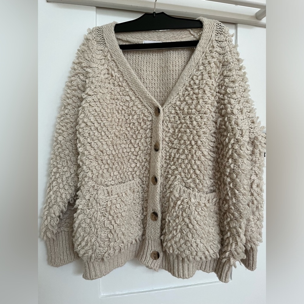 Oak and fort beige woman’s cardigan in good condition